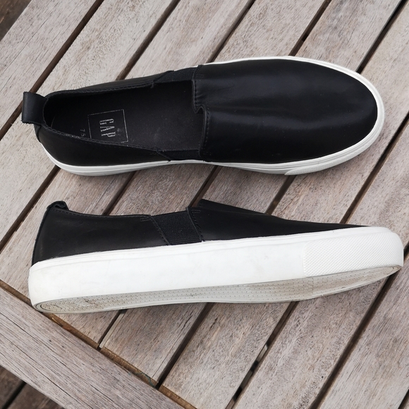 3 for $30 Gap slip-ons - Picture 4 of 8